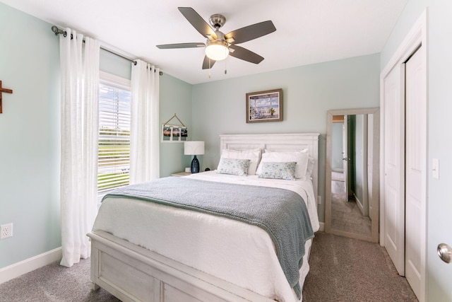 bedroom featuring carpet floors, baseboards, ceiling fan, and a closet
