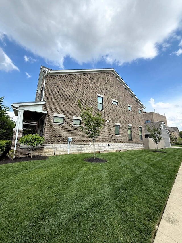 959 Hudson Xing, Columbus, OH 43212 - view of side of property with brick siding and a lawn