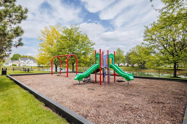 4618 Parrau Dr Unit 72B, Columbus, OH 43228 - community play area with fence