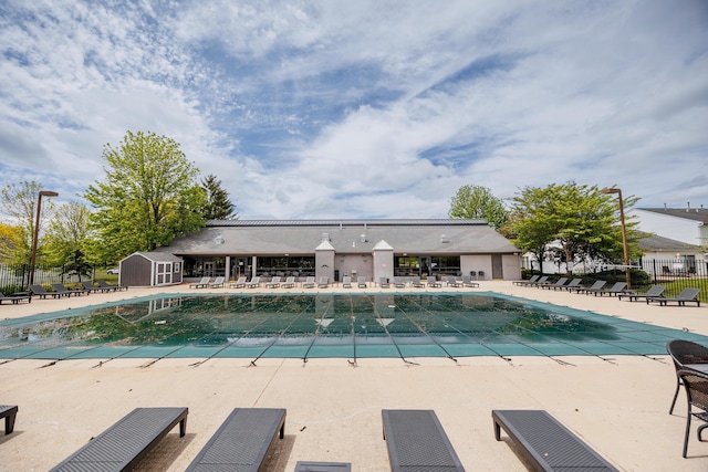 4618 Parrau Dr Unit 72B, Columbus, OH 43228 - community pool with fence and a patio area