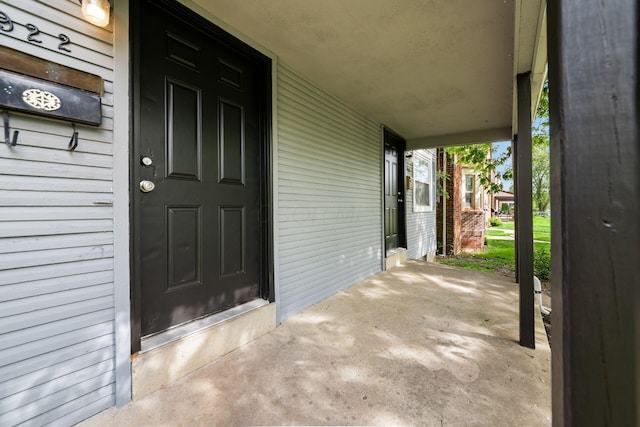 922-924 Geers Ave, Columbus, OH 43206 - entrance to property with covered porch