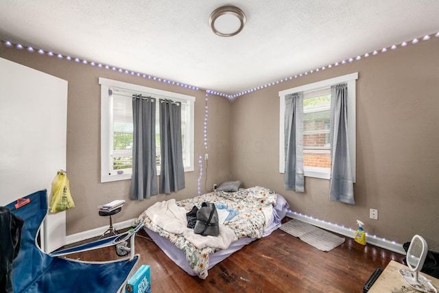922-924 Geers Ave, Columbus, OH 43206 - bedroom featuring wood finished floors and baseboards