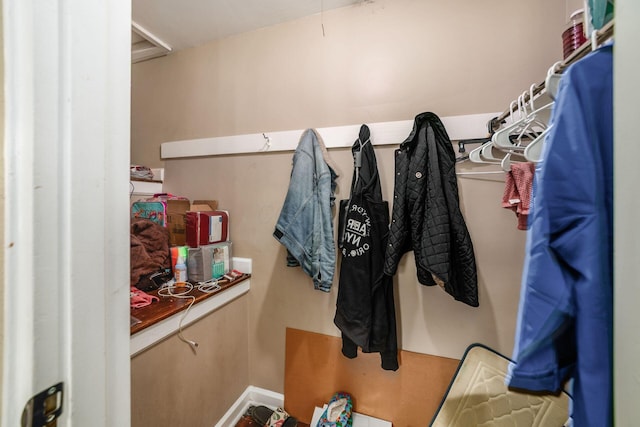 922-924 Geers Ave, Columbus, OH 43206 - view of walk in closet