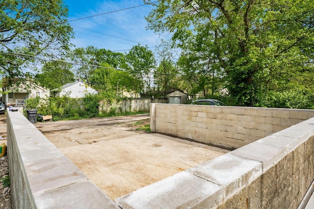 922-924 Geers Ave, Columbus, OH 43206 - view of yard with fence and a patio area