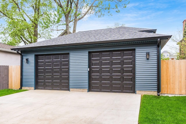 1177 Franklin Ave, Columbus, OH 43205 - detached garage with fence