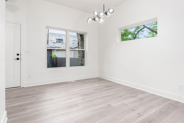 1177 Franklin Ave, Columbus, OH 43205 - unfurnished room featuring light wood-style flooring, baseboards, and a chandelier
