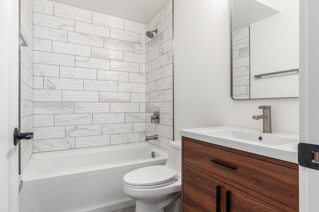 1177 Franklin Ave, Columbus, OH 43205 - full bathroom featuring toilet, vanity, and washtub / shower combination