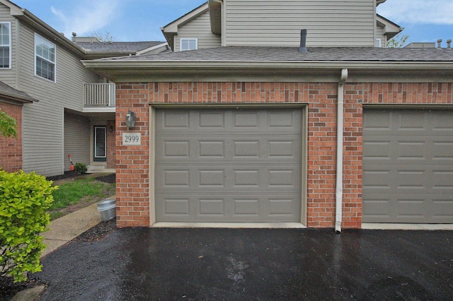 2999 Glenloch Cir, Dublin, OH 43017 - garage featuring asphalt driveway