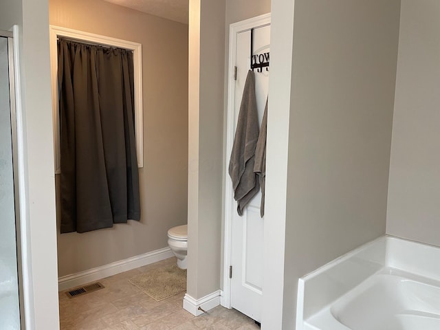 7719 Bear Run Rd, Logan, OH 43138 - full bathroom with a garden tub, toilet, and baseboards