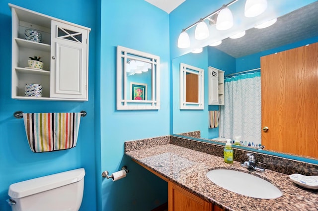 8380 Squad Dr, Galloway, OH 43119 - full bath featuring toilet, vanity, and a shower with curtain
