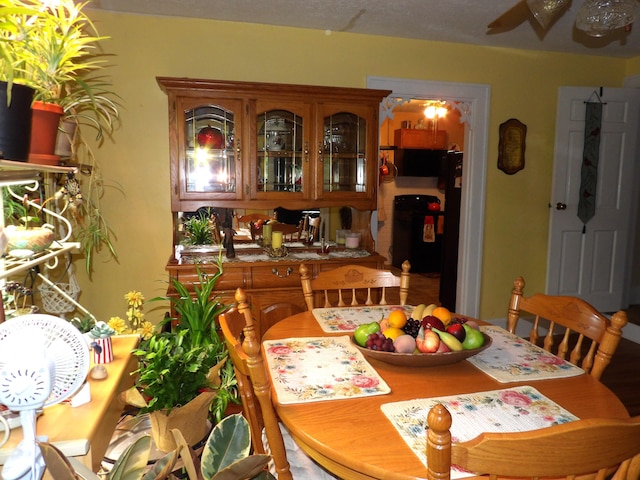 1202 W Mulberry St, Lancaster, OH 43130 - view of dining area