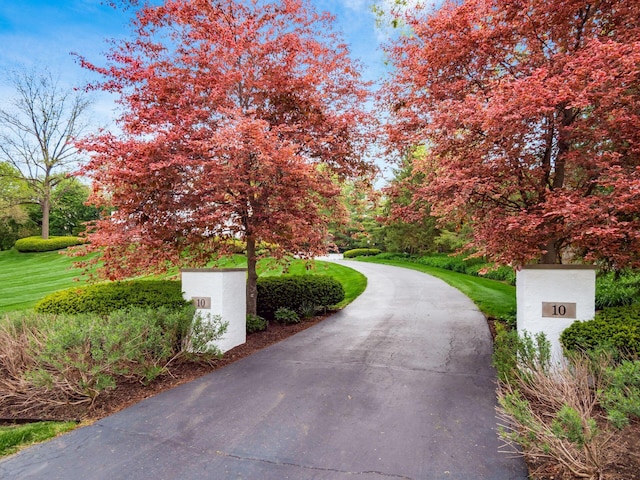 10 Park Dr, Columbus, OH 43209 - view of asphalt driveway
