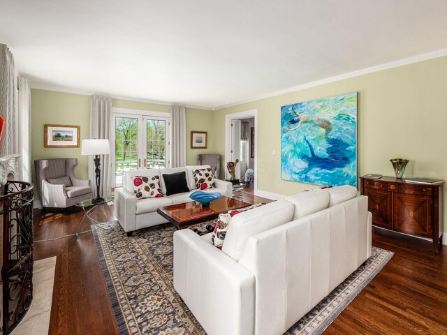 10 Park Dr, Columbus, OH 43209 - living room featuring crown molding and wood finished floors