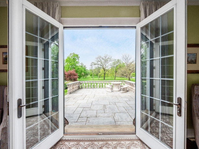10 Park Dr, Columbus, OH 43209 - entryway with french doors