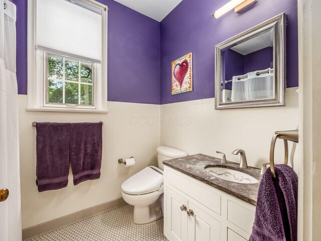 10 Park Dr, Columbus, OH 43209 - full bath with toilet, tile patterned floors, vanity, baseboards, and a shower with curtain