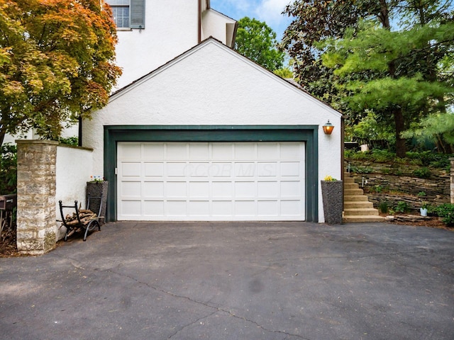 10 Park Dr, Columbus, OH 43209 - view of garage