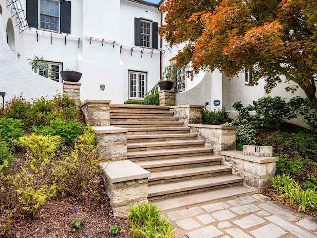 10 Park Dr, Columbus, OH 43209 - view of exterior entry with stucco siding