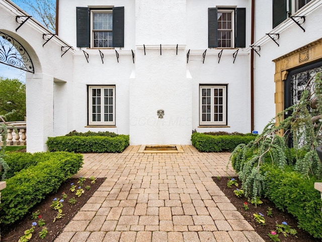 10 Park Dr, Columbus, OH 43209 - property entrance featuring stucco siding