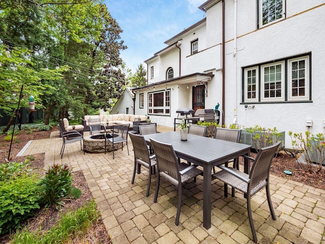 10 Park Dr, Columbus, OH 43209 - view of patio with an outdoor living space with a fire pit and fence
