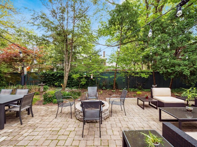 10 Park Dr, Columbus, OH 43209 - view of patio featuring a fenced backyard and outdoor dining area