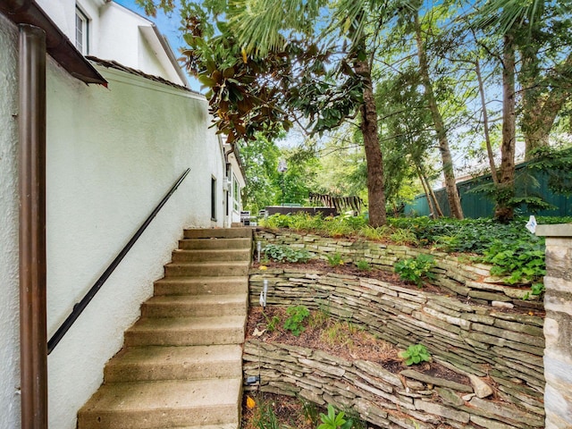10 Park Dr, Columbus, OH 43209 - view of staircase