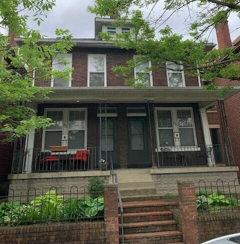view of front of property featuring a porch