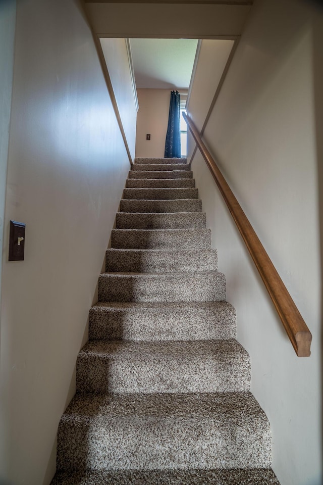 6010 Versailles Rd, Piqua, OH 45356 - view of stairs