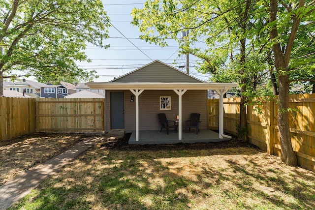 549 Hanford St, Columbus, OH 43206 - rear view of property featuring a porch and a fenced backyard