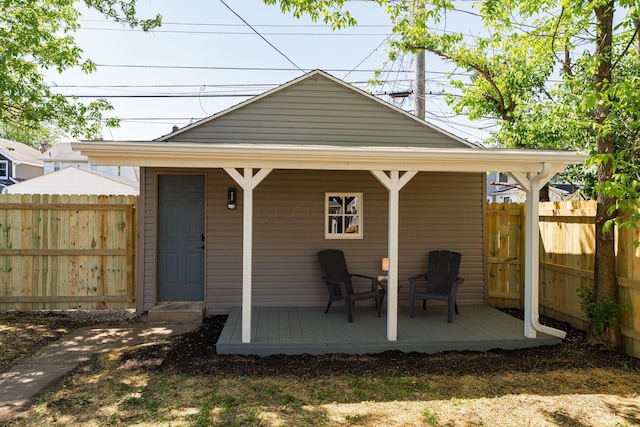 549 Hanford St, Columbus, OH 43206 - back of property featuring fence and covered porch