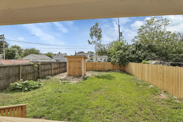 view of yard featuring a storage unit and an outdoor structure