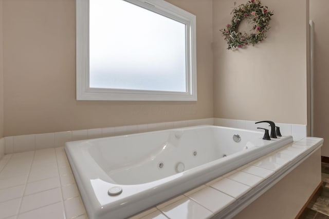 11708 Broad St, Millersport, OH 43046 - bathroom featuring a jetted tub