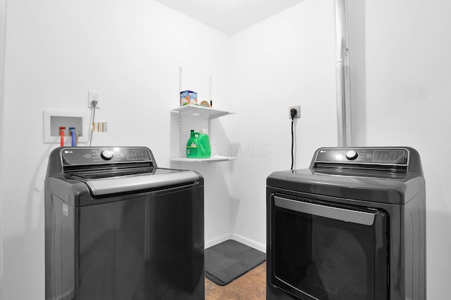 210 Carson Ct, Pickerington, OH 43147 - laundry area with washer and dryer and baseboards