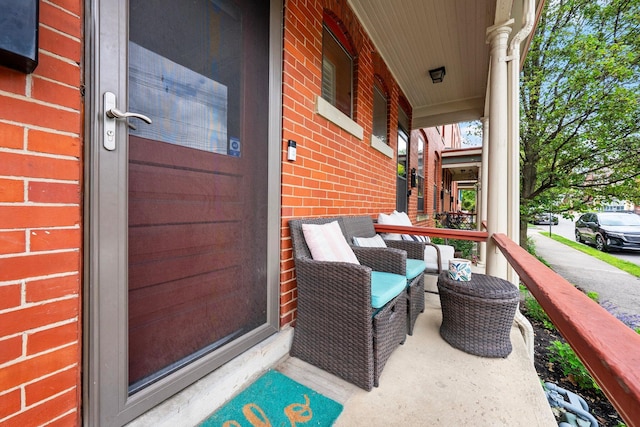 915 Dennison Ave, Columbus, OH 43201 - view of porch