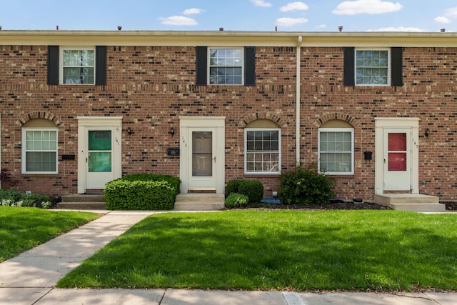 143 Tarryton Ct W Unit 24E, Columbus, OH 43228 - townhome / multi-family property featuring a front lawn, brick siding, and entry steps