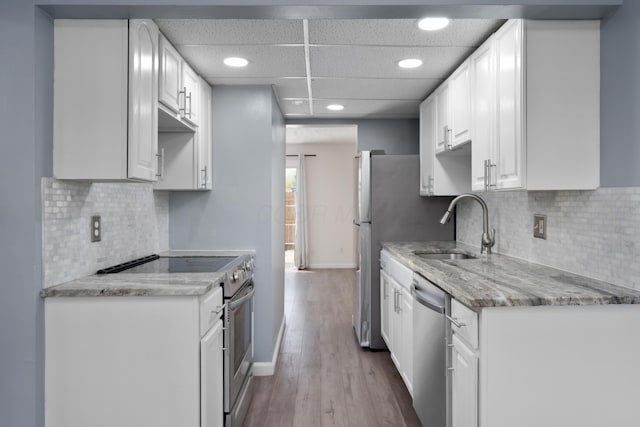 143 Tarryton Ct W Unit 24E, Columbus, OH 43228 - kitchen featuring stainless steel appliances, a sink, wood finished floors, recessed lighting, and white cabinetry