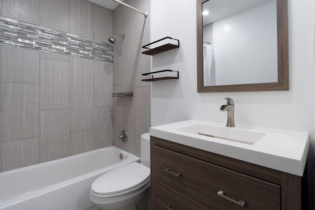 143 Tarryton Ct W Unit 24E, Columbus, OH 43228 - bathroom with toilet, vanity, and shower / tub combo with curtain