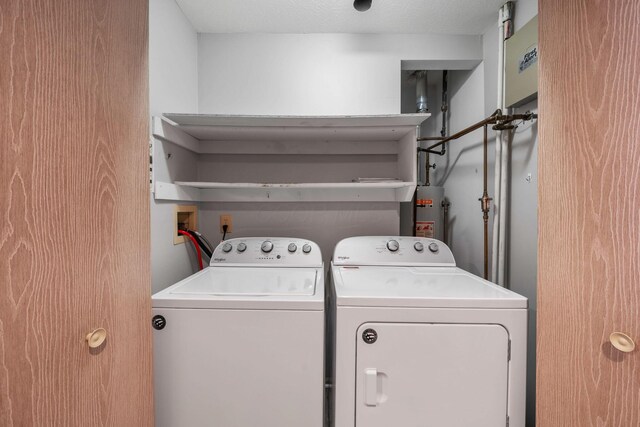 1272 Villa Oaks Ct, Columbus, OH 43230 - laundry area with water heater and washing machine and clothes dryer