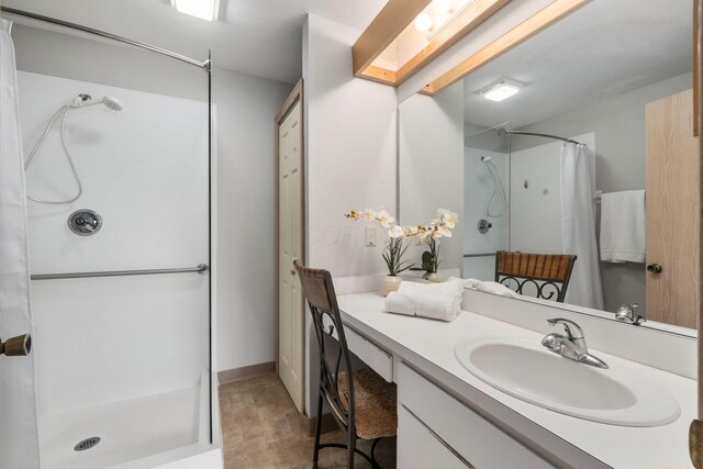 1272 Villa Oaks Ct, Columbus, OH 43230 - bathroom featuring a shower stall and vanity