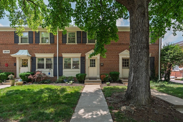 1809 NW Ct Unit E, Columbus, OH 43212 - view of property featuring entry steps, brick siding, and a front lawn