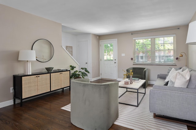 1809 NW Ct Unit E, Columbus, OH 43212 - living room featuring dark wood finished floors and baseboards