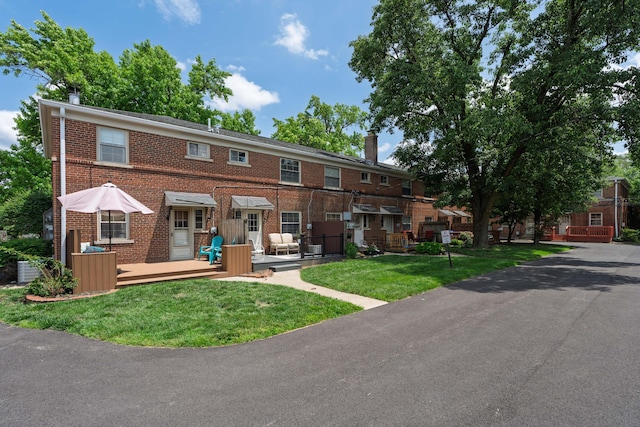 1809 NW Ct Unit E, Columbus, OH 43212 - view of property featuring a chimney, brick siding, and a front lawn