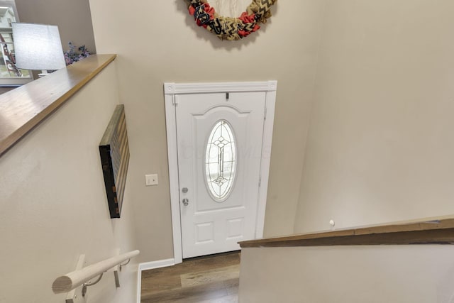 4292 Nipigon Dr, Columbus, OH 43207 - entrance foyer with wood finished floors and baseboards