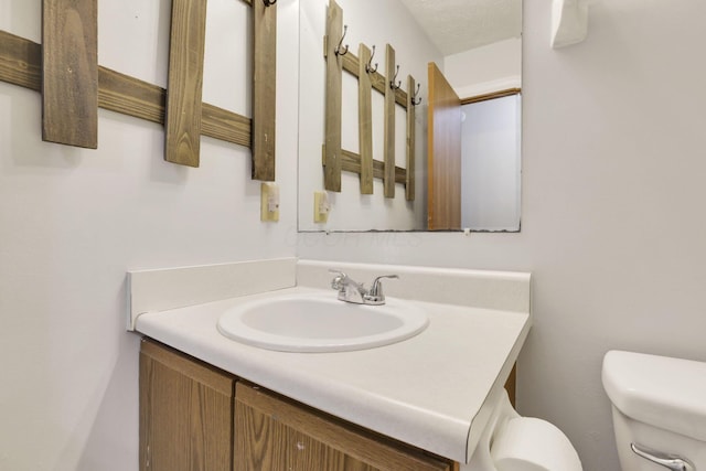 4292 Nipigon Dr, Columbus, OH 43207 - half bathroom featuring toilet and vanity