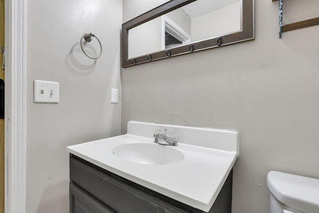 4292 Nipigon Dr, Columbus, OH 43207 - half bathroom featuring vanity and toilet