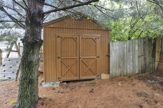 4292 Nipigon Dr, Columbus, OH 43207 - view of shed with fence
