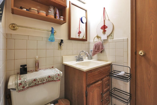 4969 Lockbourne Rd, Columbus, OH 43207 - half bath featuring toilet, vanity, tile walls, and tasteful backsplash