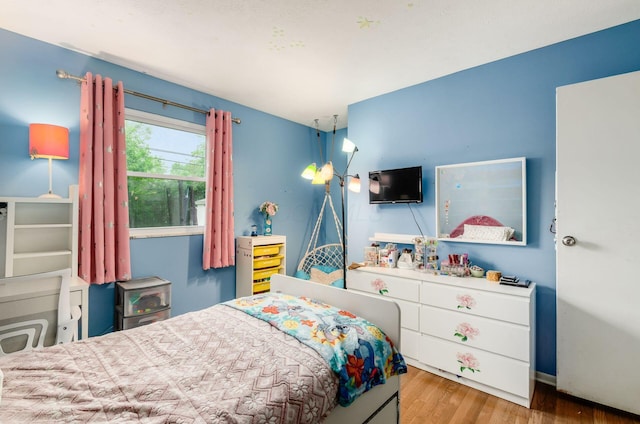 3408 Dahlgreen Dr, Westerville, OH 43081 - bedroom featuring wood finished floors and baseboards