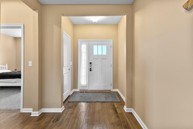 700 Ferguson Ave, Delaware, OH 43015 - entrance foyer featuring dark wood-type flooring and baseboards