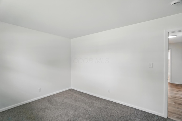 273 E Alcott Rd, Columbus, OH 43207 - spare room featuring baseboards, a smoke detector, and carpet flooring