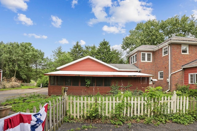 5 Baltimore Somerset Rd NE, Baltimore, OH 43105 - view of front of house featuring a sunroom